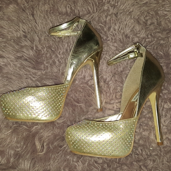Shoes - Steve Madden Gold Metallic Crystal Stilettos sz 8